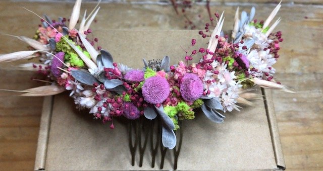 Tocado de flores preservadas