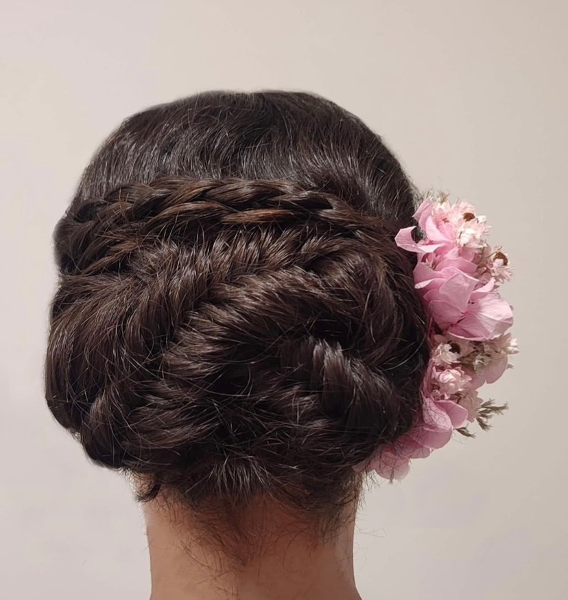 Porta alianzas o detalle floral de novia