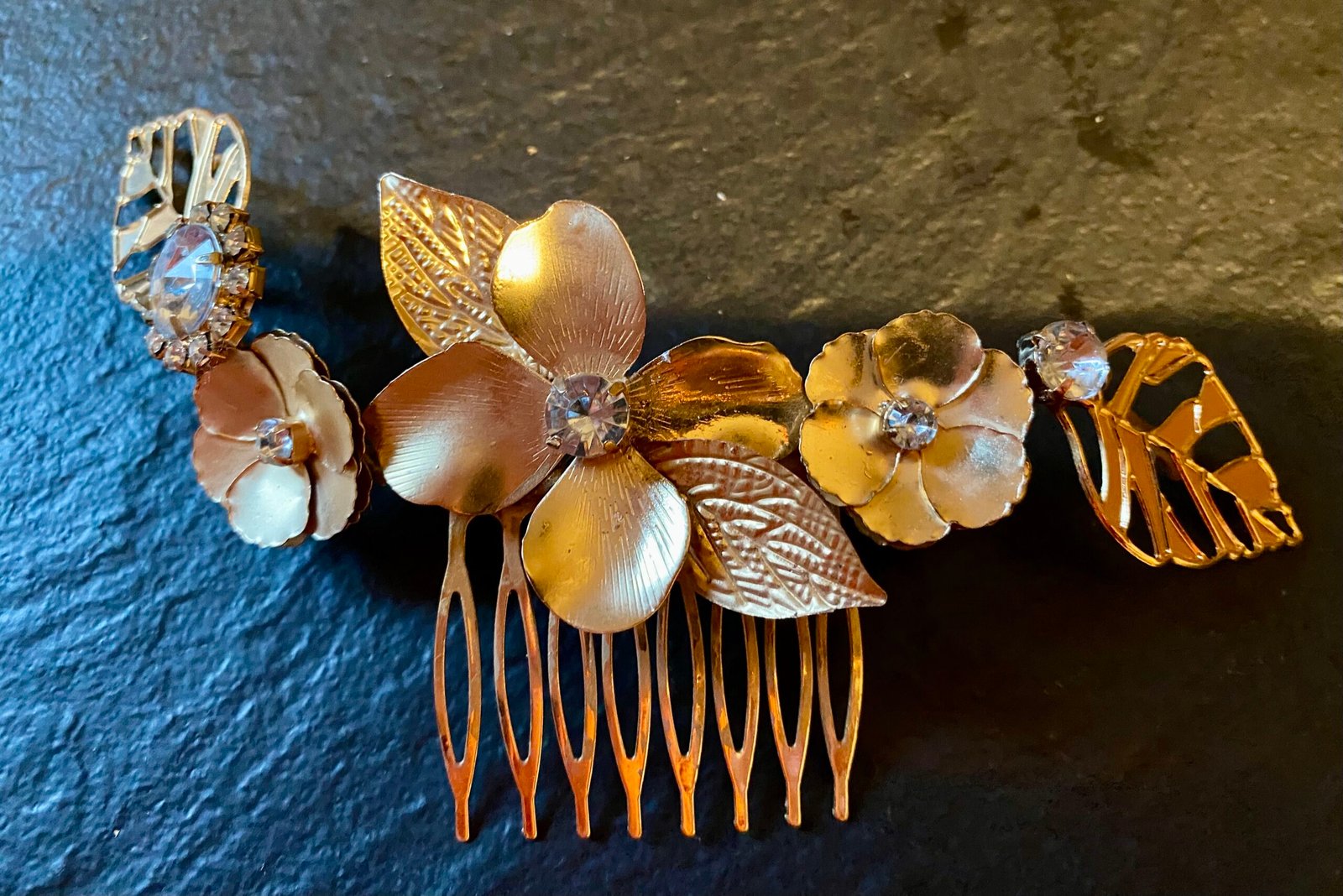 Detalle de flores preservadas en tonos suaves