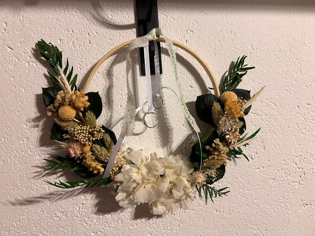 Porta alianzas o detalle floral de novia