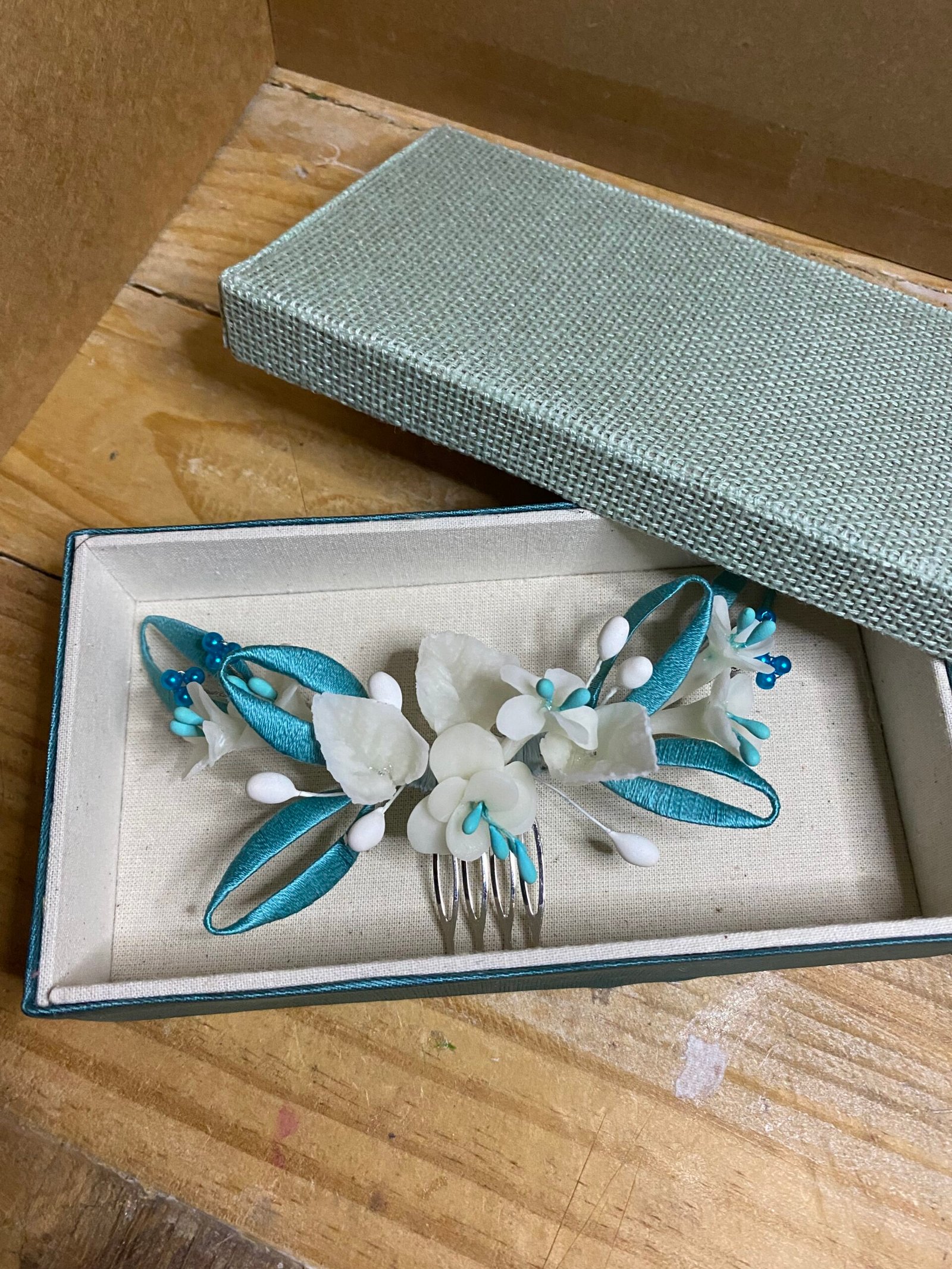 Detalle de flores preservadas en tonos suaves
